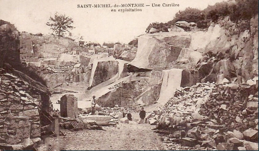 Vue de Saint-Michel-de-Montjoie et ses carrières de granit